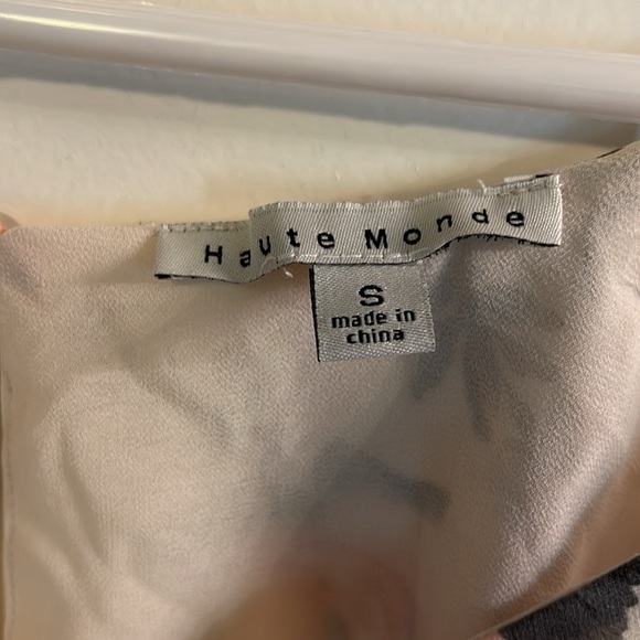 Cold shoulder flowy top - Picture 2 of 5